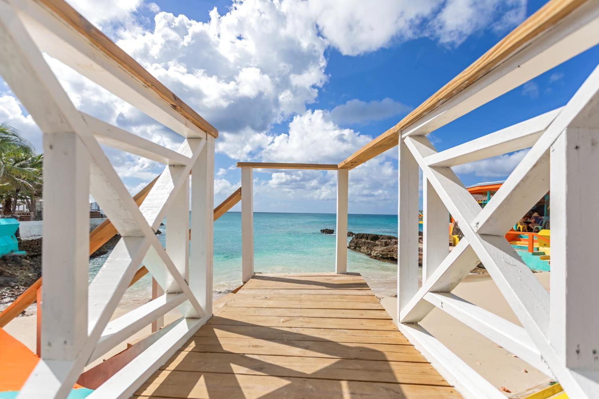 Maho Beach House - Sand Bar Condo - 1 Bedroom Suite Bagian luar foto