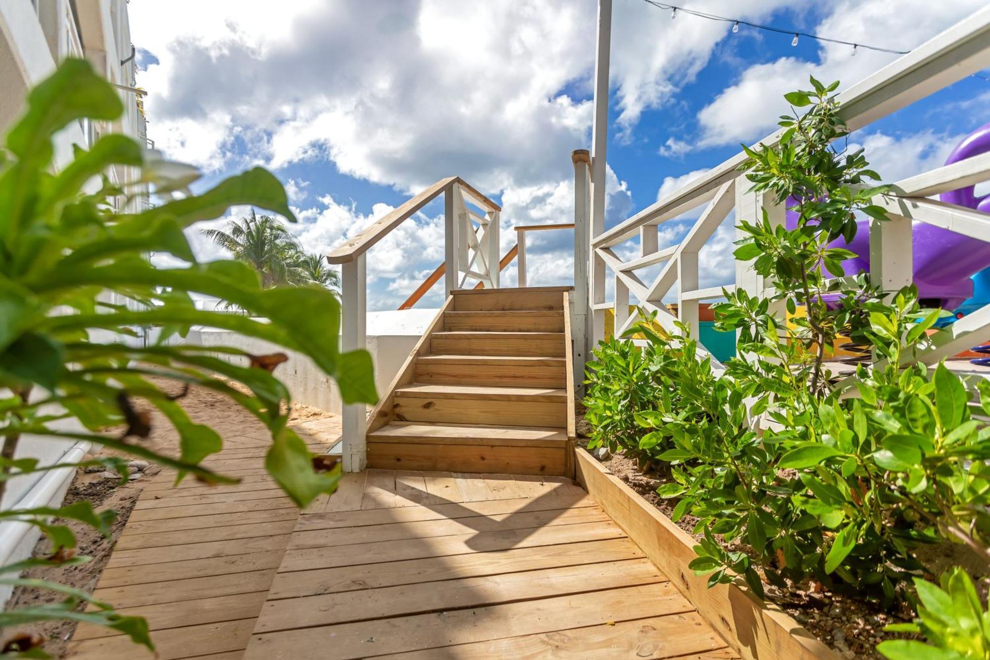 Maho Beach House - Sand Bar Condo - 1 Bedroom Suite Bagian luar foto